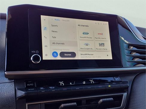 Used 2025 Toyota Camry SE image 17