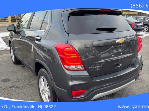 Used 2018 Chevrolet Trax LT w/ LT Convenience Package image 8