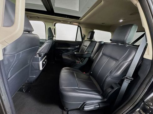 Used 2024 Ford Expedition XLT image 18