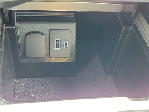 Used 2022 Ford Explorer XLT w/ Equipment Group 202A image 30