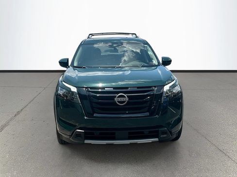 Used 2025 Nissan Pathfinder Platinum w/ Black Appearance Package AWD/4WD image 2