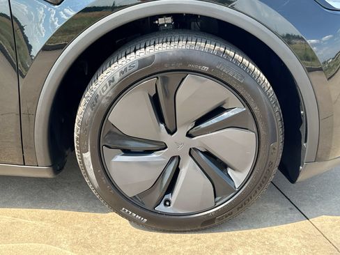 Used 2026 Tesla Model Y Long Range RWD image 10