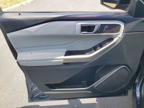 Certified 2022 Ford Explorer XLT w/ Equipment Group 202A RWD image 13