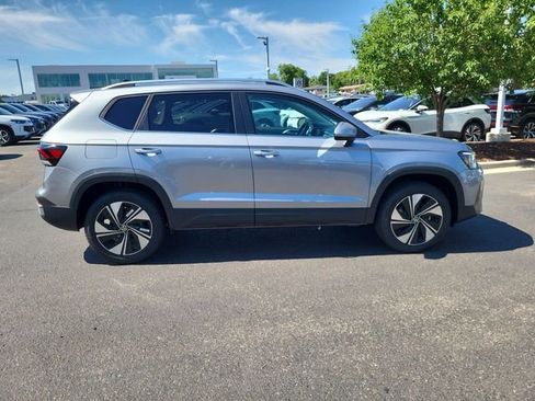 New 2025 Volkswagen Taos SE AWD/4WD image 6