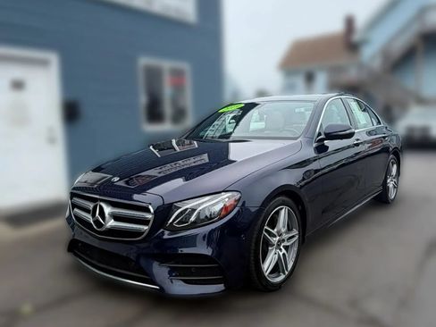 Used 2019 Mercedes-Benz E 300 4MATIC image 3