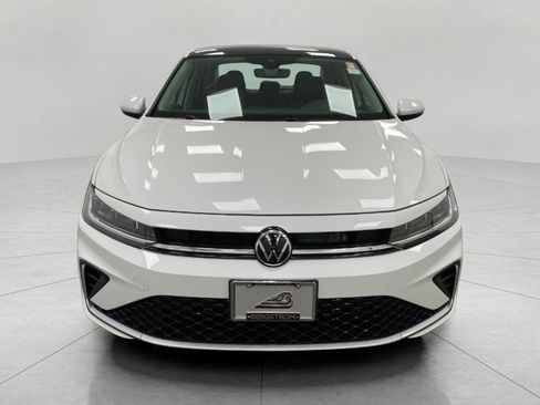 New 2025 Volkswagen Jetta SE image 9