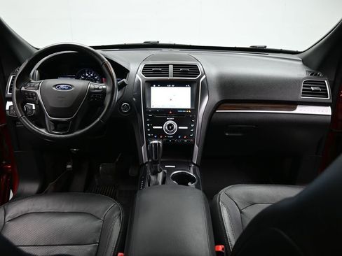 Certified 2018 Ford Explorer Limited w/ Ford Safe & Smart Package image 23