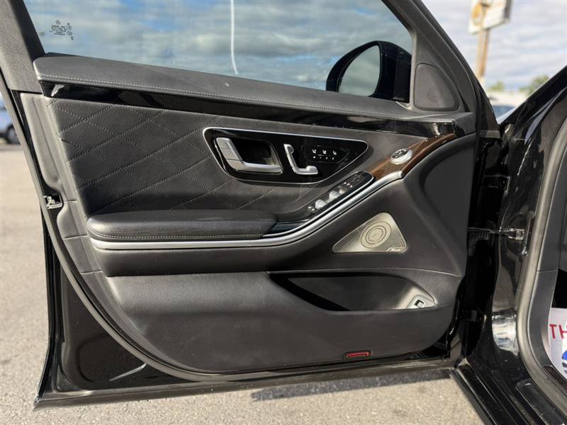 Used 2022 Mercedes-Benz S 580 4MATIC Sedan w/ Rear Seat Package image 21