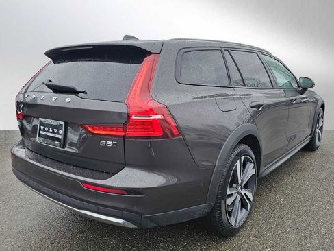 Certified 2025 Volvo V60 B5 Cross Country Plus image 3
