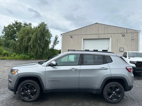 Used 2018 Jeep Compass Latitude w/ Cold Weather Group AWD/4WD image 9