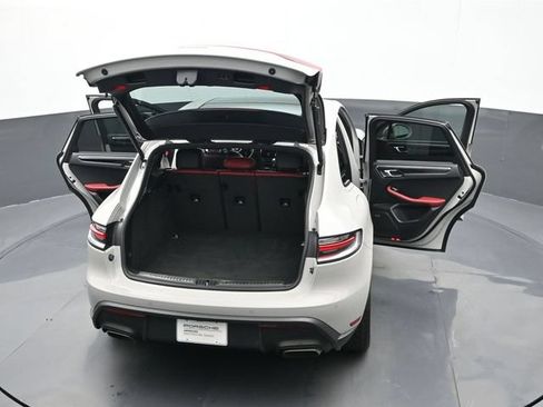 Certified 2024 Porsche Macan AWD/4WD image 28