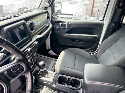 Used 2021 Jeep Wrangler Unlimited Sahara image 25