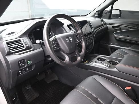 Used 2025 Honda Passport TrailSport image 19