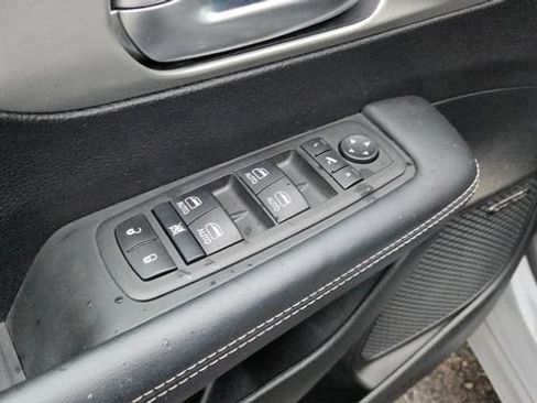 Used 2023 Chrysler Pacifica Limited w/ Uconnect Theater Family Group AWD/4WD image 12