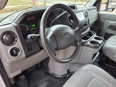 Used 2015 Ford E-350 and Econoline 350 Super Duty image 11