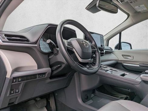 Used 2024 Toyota Sienna XLE image 10