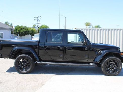 Used 2022 Jeep Gladiator Overland AWD/4WD image 3