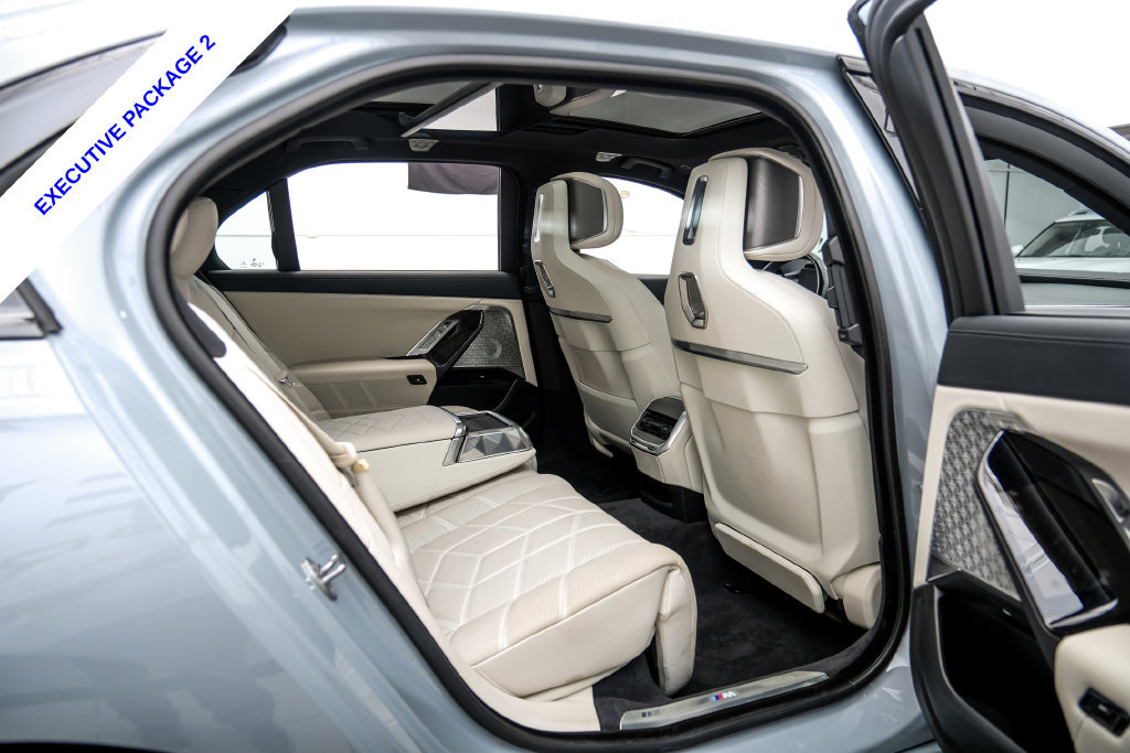 Used 2023 BMW i7 xDrive60 AWD/4WD image 45