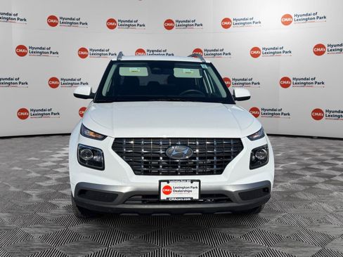 Certified 2025 Hyundai Venue SEL image 2