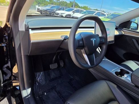 Used 2023 Tesla Model Y 2WD image 27