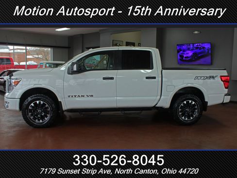 Used 2019 Nissan Titan SV image 7