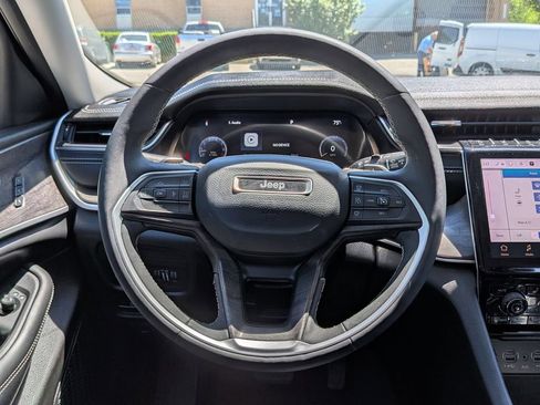Used 2023 Jeep Grand Cherokee L Limited AWD/4WD image 15