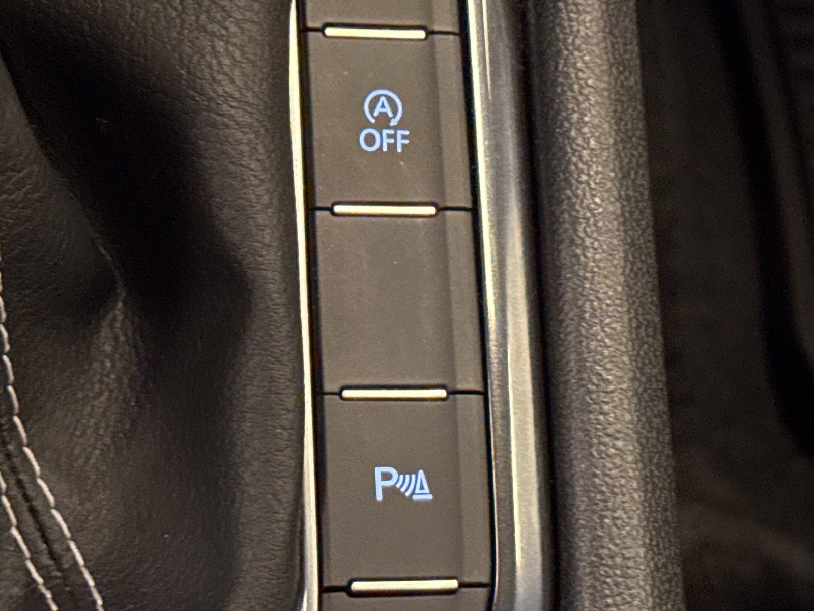 Certified 2024 Volkswagen Tiguan SE R-Line AWD/4WD image 38