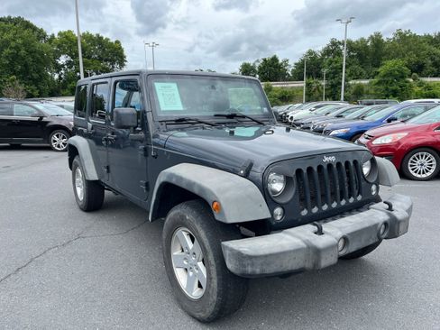 Used 2017 Jeep Wrangler Unlimited Sport w/ Quick Order Package 24S AWD/4WD image 4