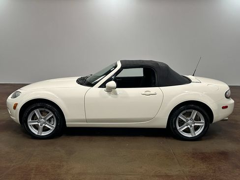 Used 2007 MAZDA MX-5 Miata Sport RWD image 31