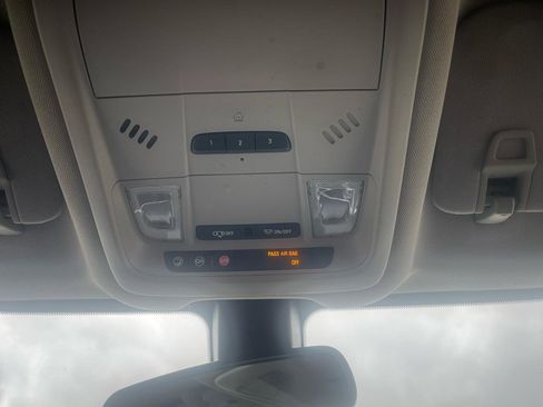 Used 2018 Chevrolet Equinox LT image 17