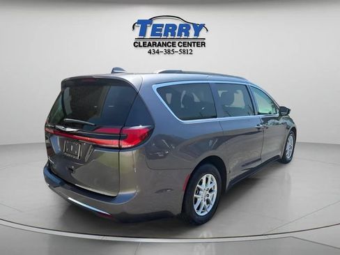 Used 2022 Chrysler Pacifica Touring-L FWD image 5