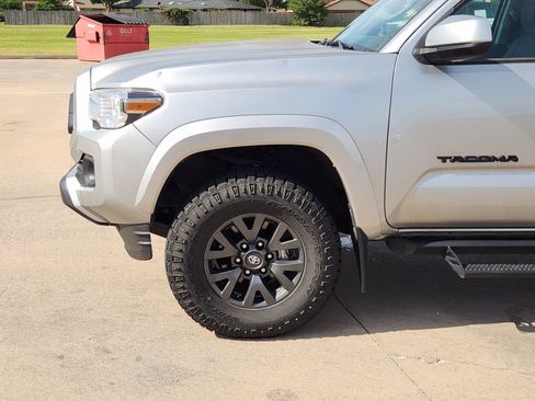 Used 2023 Toyota Tacoma SR5 RWD image 9
