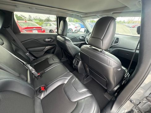 Used 2020 Jeep Cherokee Latitude Plus FWD image 20
