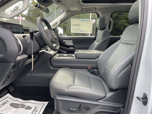 New 2025 Ford Expedition Active image 18