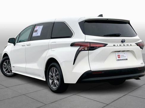 Used 2021 Toyota Sienna LE FWD image 11