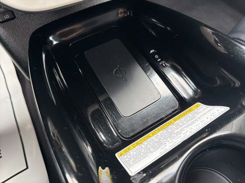 Used 2018 Toyota Prius Prime Premium image 26