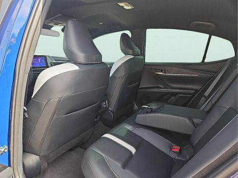 Used 2025 Toyota Camry SE image 9