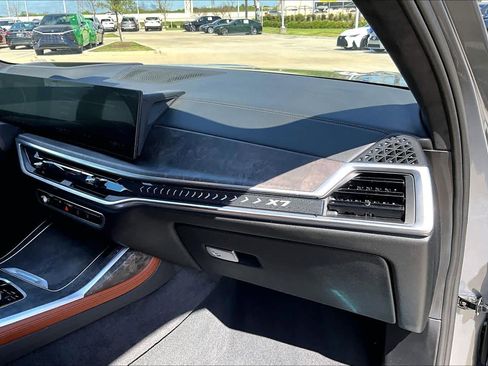 Used 2024 BMW X7 xDrive40i w/ M Sport Package image 19