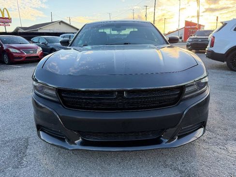 Used 2017 Dodge Charger SXT w/ Blacktop Package RWD image 2