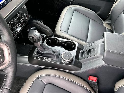 New 2026 Ford Bronco Outer Banks w/ Sasquatch Package AWD/4WD image 8