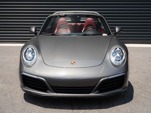 Used 2018 Porsche 911 Targa 4 AWD/4WD image 25