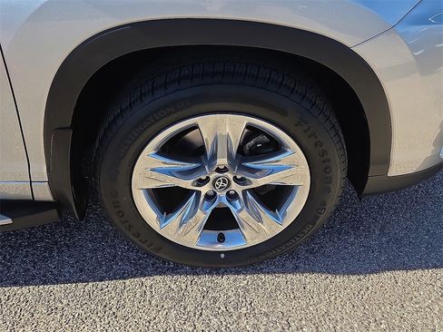 Used 2019 Toyota Highlander Limited image 7