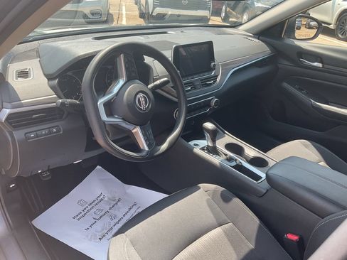 Used 2025 Nissan Altima 2.5 SV FWD image 10