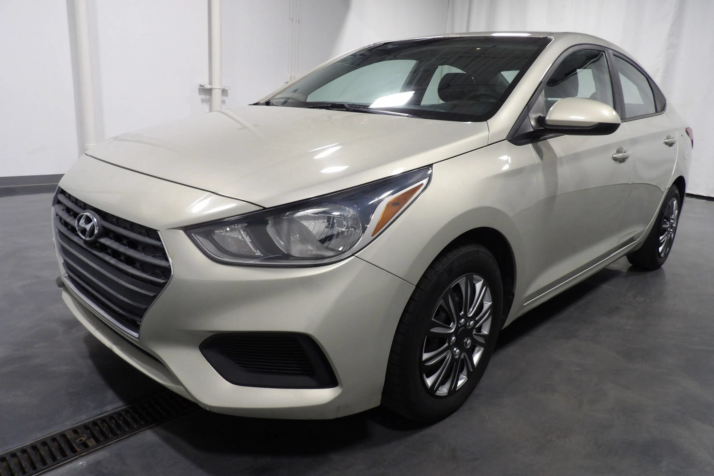 Used 2018 Hyundai Accent SE FWD image 3