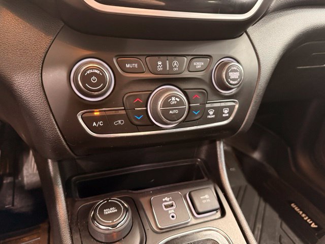 Used 2020 Jeep Cherokee Limited AWD/4WD image 14