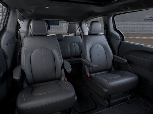 Used 2025 Chrysler Pacifica Select image 41