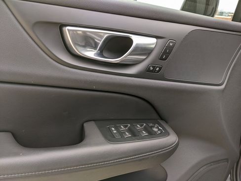 Used 2025 Volvo V60 B5 Cross Country Plus image 10