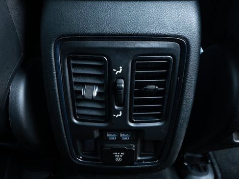Used 2022 Jeep Grand Cherokee Limited AWD/4WD image 32
