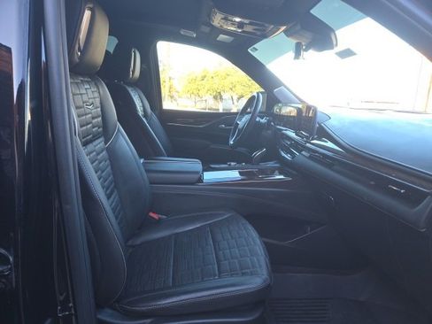 Used 2024 Cadillac Escalade Sport Platinum w/ LPO, ONYX Package image 16