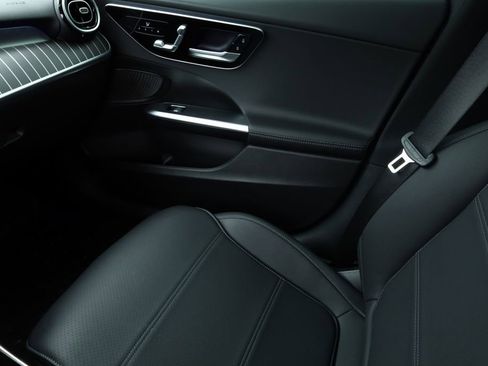 Used 2024 Mercedes-Benz C 300 Sedan image 11